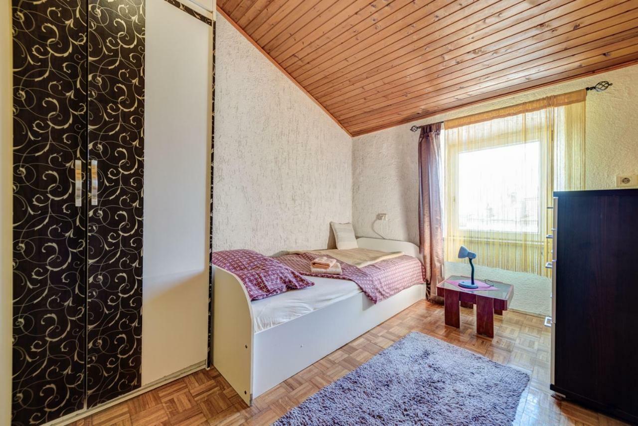 D&L Apartment In Center Pula Exterior photo